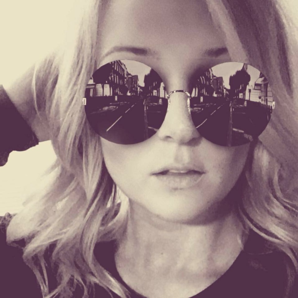 Meet your Posher, Lauren